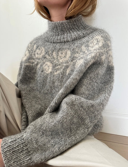 Rosie Yoke Sweater | romantische Rosen aus Peer Gynt und Tynn Silk Mohair von Sandnes Garn