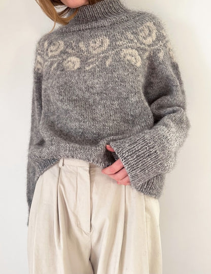 Rosie Yoke Sweater | romantische Rosen aus Peer Gynt und Tynn Silk Mohair von Sandnes Garn