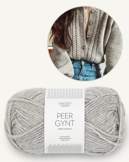 The Sascha Cardigan | feines Zopfmuster aus Peer Gynt von Sandnes Garn