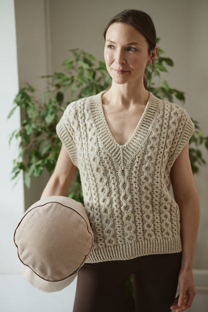Mantra Pullunder | warmes Zopfmuster aus Arctic Wool von Novita