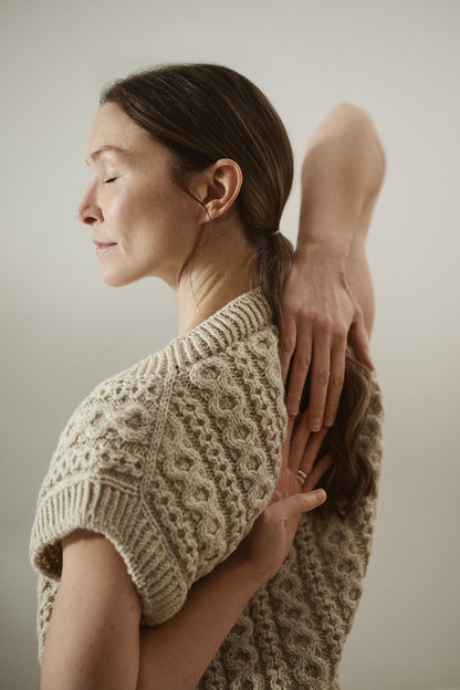 Mantra Pullunder | warmes Zopfmuster aus Arctic Wool von Novita