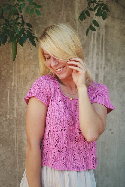 Woollahra Tee | Shirt with a beautiful pattern made from Mandarin Petit by Sandnes Garn 