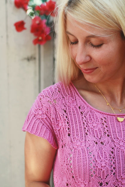 Woollahra Tee | Shirt with a beautiful pattern made from Mandarin Petit by Sandnes Garn 