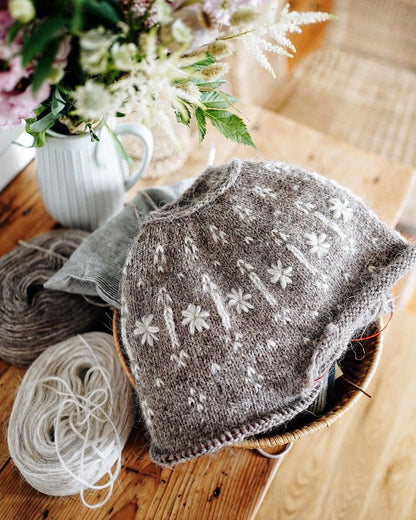 Through Shadows | märchenhaftes Muster mit Plötulopi von Lopi Island