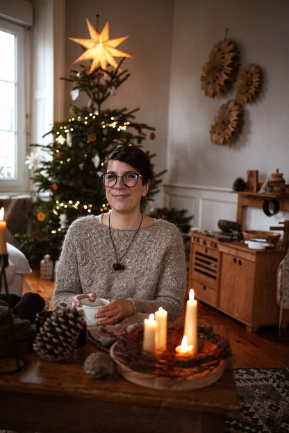 Wildflower Path | warmer Sweater mit zartem Blumenmuster aus Plötulopi von Lopi Island