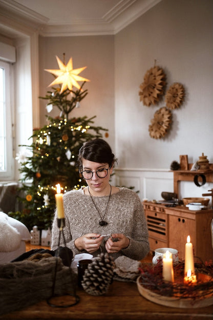 Wildflower Path | warmer Sweater mit zartem Blumenmuster aus Plötulopi von Lopi Island
