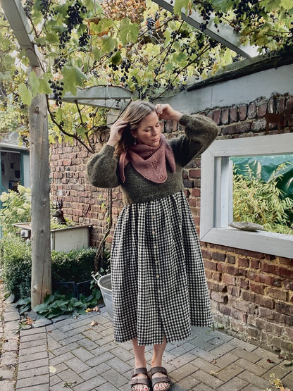 Rosewood Mist Shawl | Blütenmuster Tuch mit Alpakka Silke und Tynn Silk Mohair von Sandnes Garn