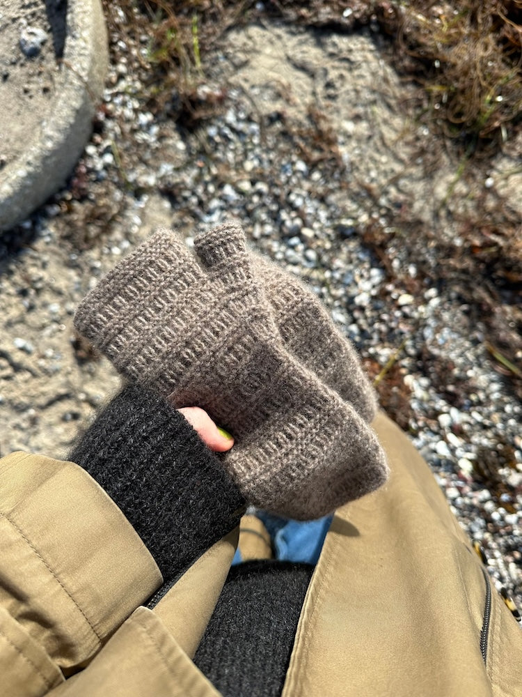 My Favourite Things Knitwear Gloves No. 1 aus Bio Cashmere 6/28 von Pascuali 1