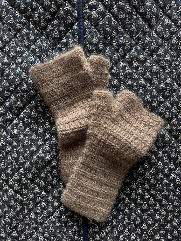 My Favourite Things Knitwear Gloves No. 1 aus Bio Cashmere 6/28 von Pascuali 6