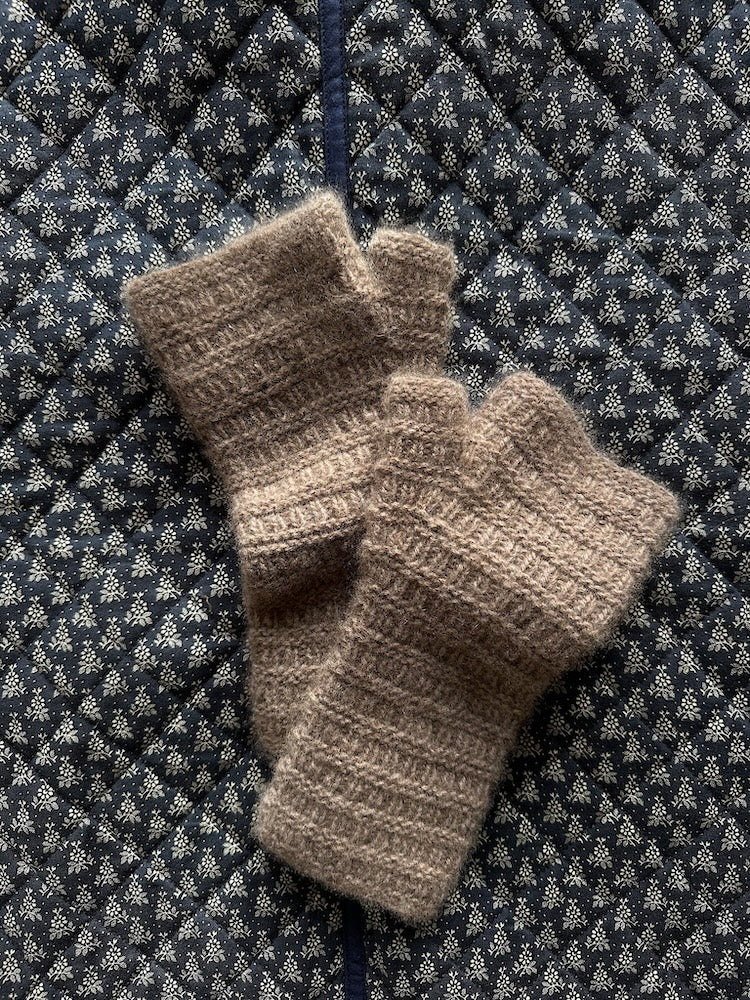 My Favourite Things Knitwear Gloves No. 1 aus Bio Cashmere 6/28 von Pascuali 6