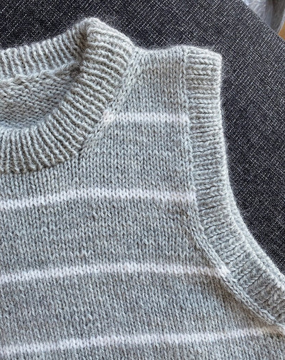Sunde Slipover | wunderschöne Streifen aus Peer Gynt und Tynn Silk Mohair von Sandnes Garn