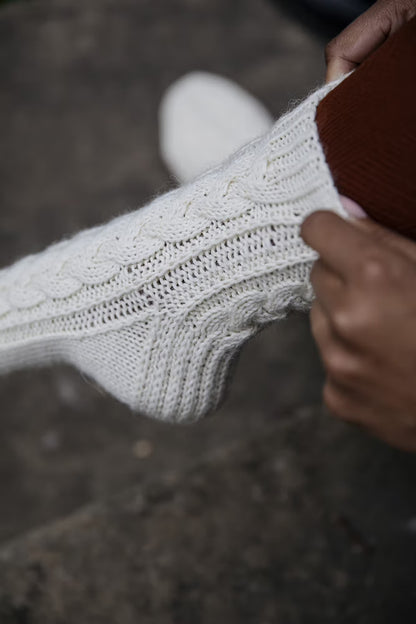 Moorland Socks | warmes Zopfmuster aus 7 Brothers von Novita mit Gratisanleitung