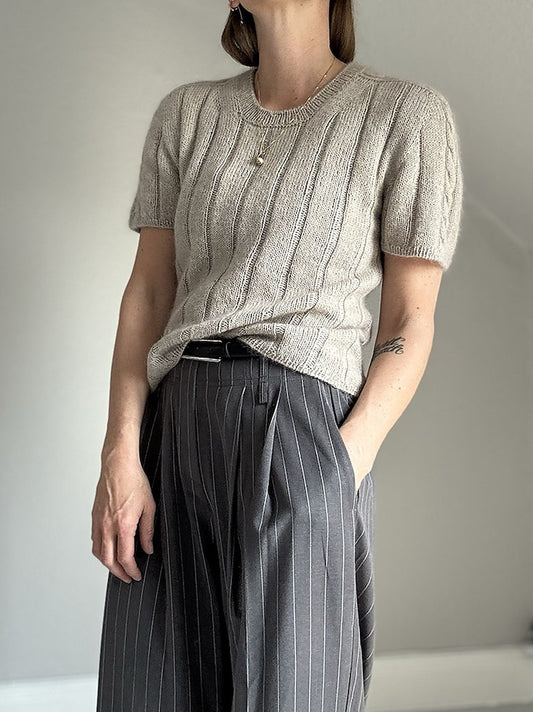 Brady Loop Tee | bezaubernde Schulter mit Zopfmuster aus Cotton Merino und Soft Silk Mohair von Knitting for Olive
