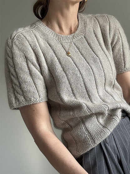 Brady Loop Tee | bezaubernde Schulter mit Zopfmuster aus Cotton Merino und Soft Silk Mohair von Knitting for Olive