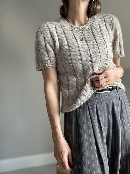 Brady Loop Tee | bezaubernde Schulter mit Zopfmuster aus Cotton Merino und Soft Silk Mohair von Knitting for Olive