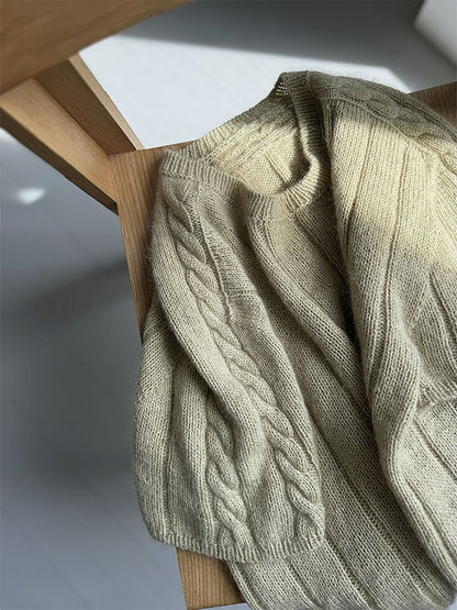 Brady Loop Tee | bezaubernde Schulter mit Zopfmuster aus Cotton Merino und Soft Silk Mohair von Knitting for Olive