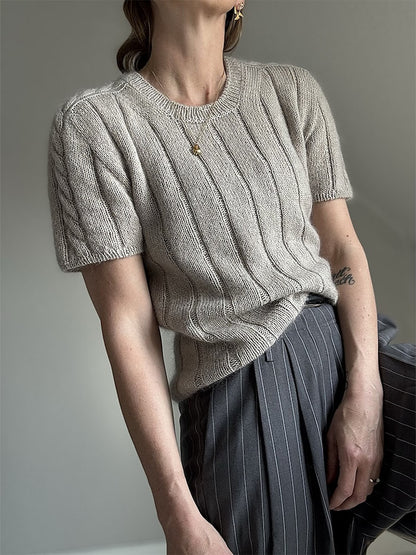 Brady Loop Tee | bezaubernde Schulter mit Zopfmuster aus Cotton Merino und Soft Silk Mohair von Knitting for Olive