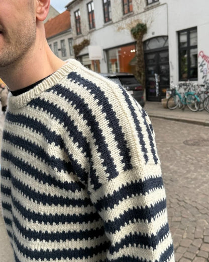 Otto Sweater Man | kontrastreiche Streifen aus Atlas von Sandnes Garn