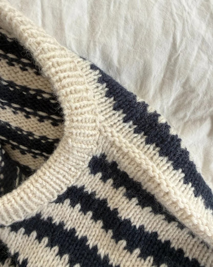 Otto Sweater Man | kontrastreiche Streifen aus Atlas von Sandnes Garn