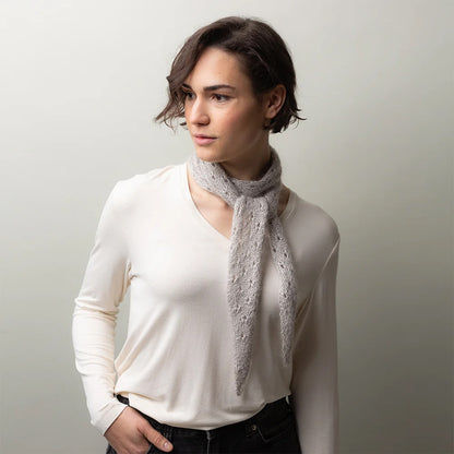Minischal Tide Eyelets | feines Muster aus Arctic Pearl und Mohair Bliss von Pascuali