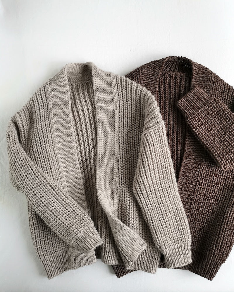 Clara Cardigan von Paula-m gestrickt mit Petite Wool in grau und braun