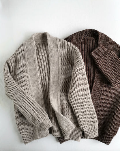 Clara Cardigan von Paula-m gestrickt mit Petite Wool in grau und braun