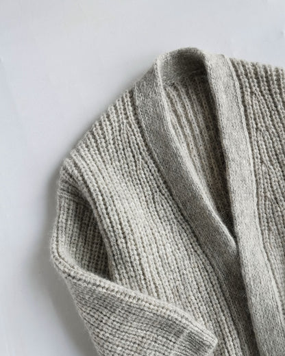 Clara Cardigan von Paula-m gestrickt mit Petite Wool Detail Saum