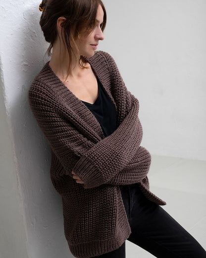 Clara Cardigan | lässige Jacke im Halbpatent aus Re:Treat Chunky Roving von West Yorkshire Spinners