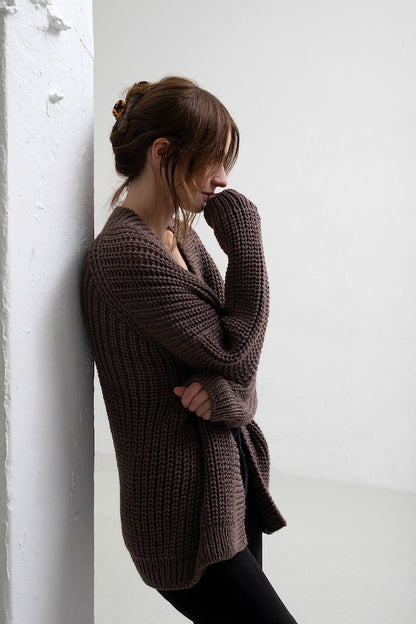 Clara Cardigan | lässige Jacke im Halbpatent aus Re:Treat Chunky Roving von West Yorkshire Spinners