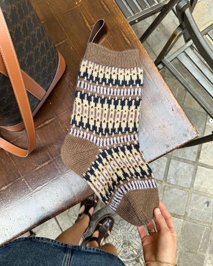 Celeste Weihnachtsstrumpf | mit feinem Norwegermuster aus Peer Gynt von Sandnes Garn