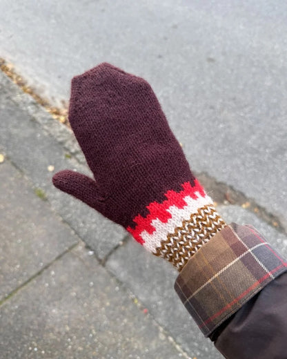 Cross Set | kontrastreiches Muster aus Double Sunday von Sandnes Garn