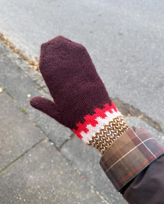 Cross Set | kontrastreiches Muster aus Double Sunday von Sandnes Garn