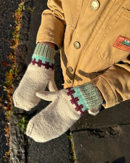 Cross Set | kontrastreiches Muster aus Double Sunday von Sandnes Garn