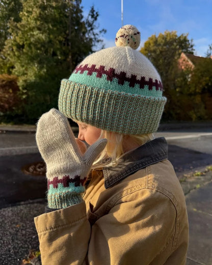 Cross Set | kontrastreiches Muster aus Double Sunday von Sandnes Garn