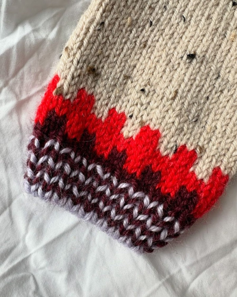 Cross Sweater Kids von PetiteKnit mit Peer Gynt von Sandnes Garn 6