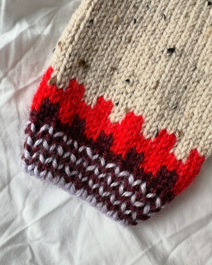 Cross Sweater Kids von PetiteKnit mit Peer Gynt von Sandnes Garn 6