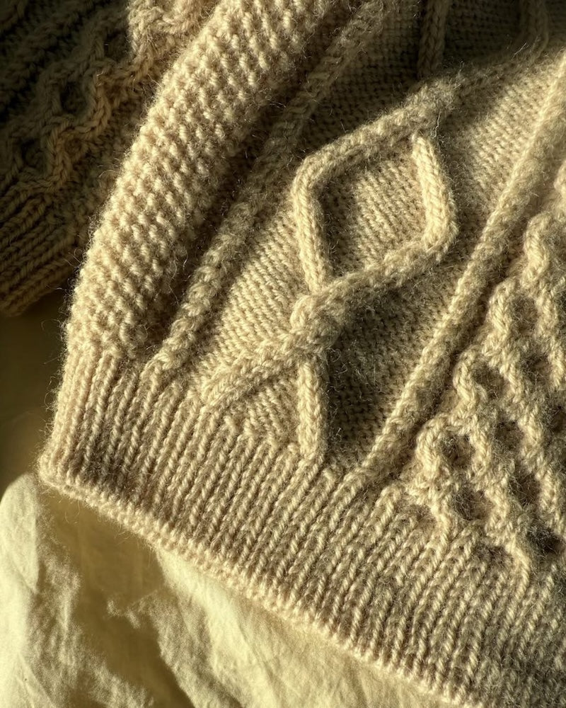 Dagmar Sweater Kids von PetiteKnit mit Peer Gynt von Sandnes Garn 4