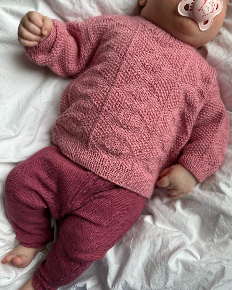 PetiteKnit Esther Sweater Baby mit Sunday by PetiteKnit von Sandnes Garn 1