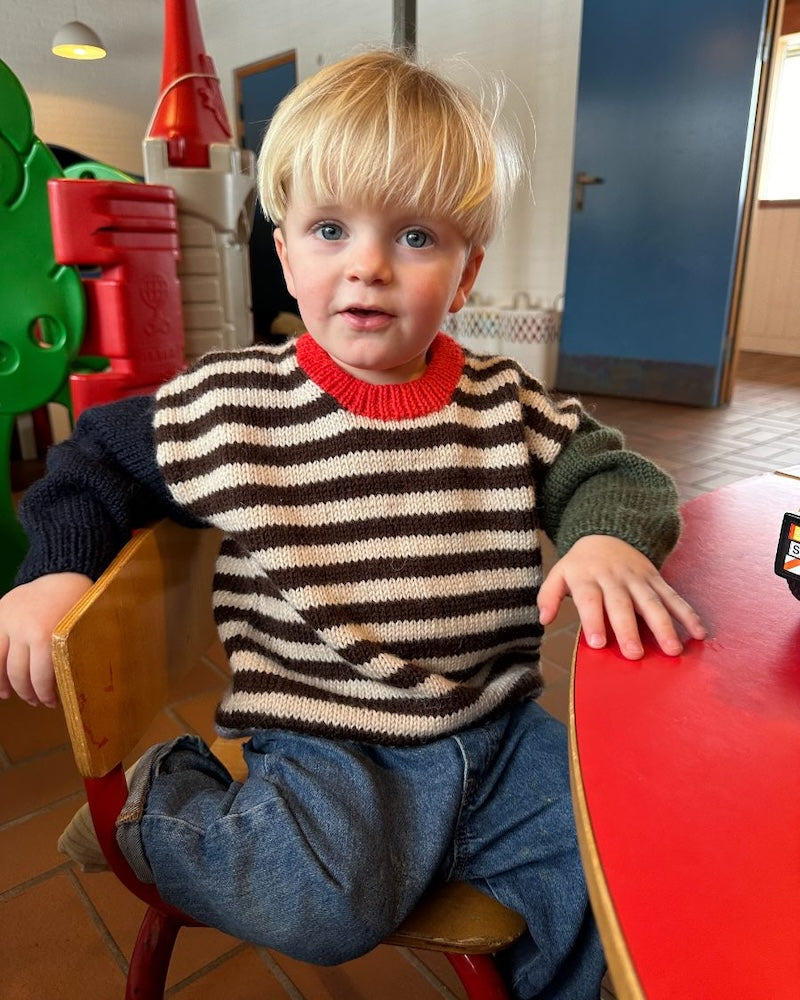 PetiteKnit Holger Sweater Junior aus Peer Gynt von Sandnes Garn 7