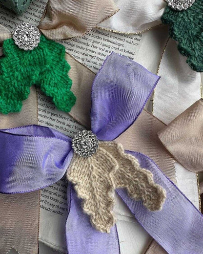 Holly Bow | festliche Schleife mit Gratisanleitung aus Classic Cashmere von Cardiff