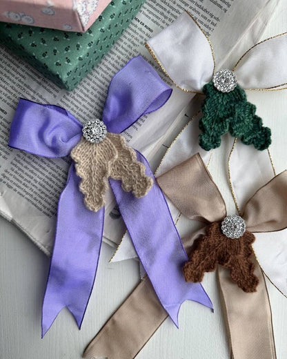 Holly Bow | festliche Schleife mit Gratisanleitung aus Classic Cashmere von Cardiff