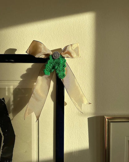 Holly Bow | festliche Schleife mit Gratisanleitung aus Classic Cashmere von Cardiff