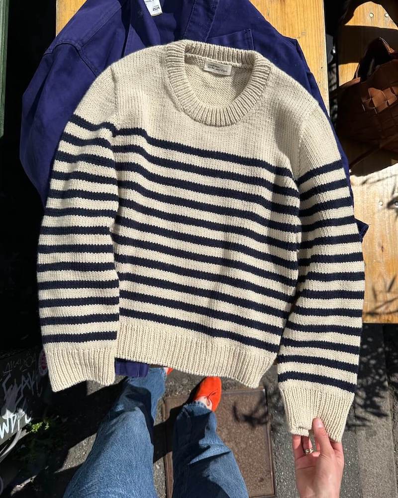PetiteKnit, Lyon Sweater, Anleitung, Pullover liegend von oben