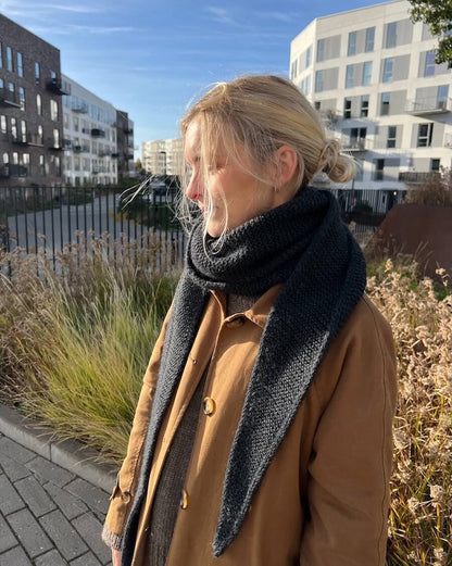 Sophie Shawl - Far | afslappet favorit i Far fra Woolfolk