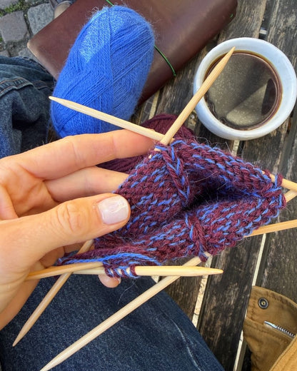 Ensemble Yoko | magnifique bonnet avec des moufles assorties en laine d’alpaga et fil d’alpaga de Sandnes Garn