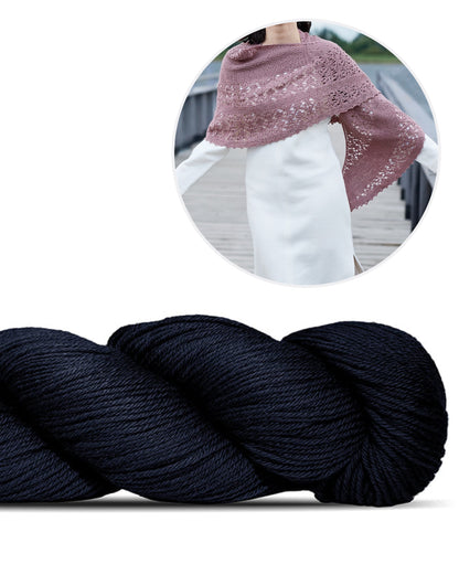 Tuch Play of Light | hulmønster i Cheeky Merino Joy fra Rosy Green Wool