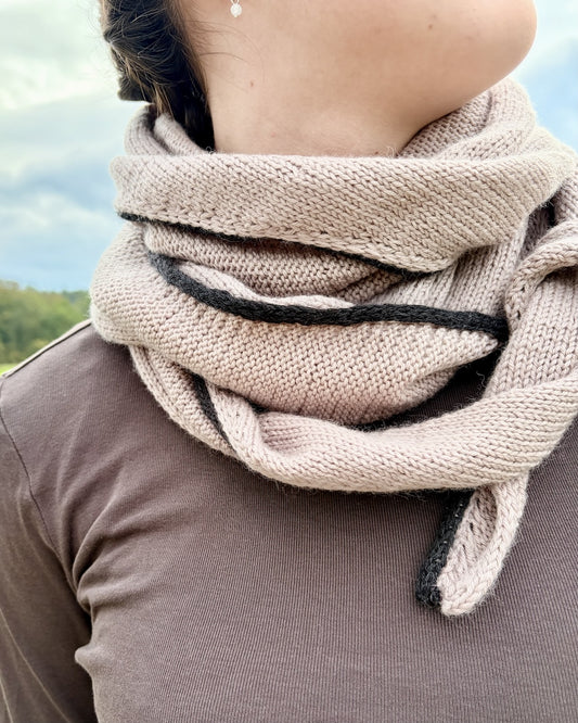 De eenvoudigste sjaal met een klein lijntje | uit Cheeky Merino Joy van Rosy Green Wool met Pinta en Mohair Bliss van Pascuali