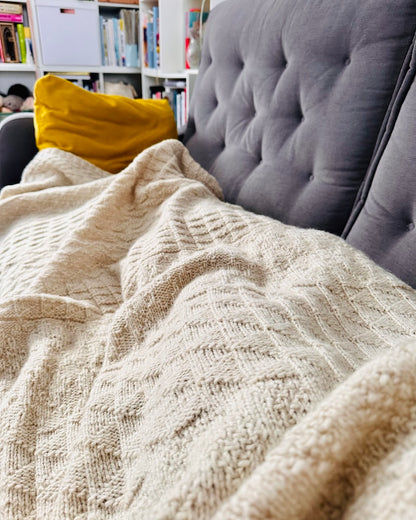 Jahresdecke | feine Musterstreifen aus Atlas von Sandnes Garn