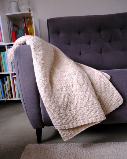 Jahresdecke | feine Musterstreifen aus Atlas von Sandnes Garn