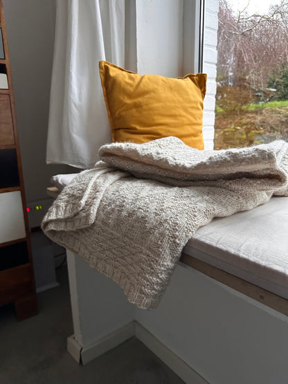 Jahresdecke | feine Musterstreifen aus Atlas von Sandnes Garn